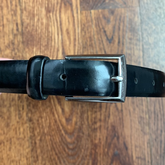 YOUTH FORMAL LEATHER BLACK BELT SIZE 20/22” (6) W/ SILVER BUCKLE MEN’S WAREHOUSE - Picture 4 of 4